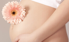 Pregnant belly with flower (pregnancy acupuncture theme)