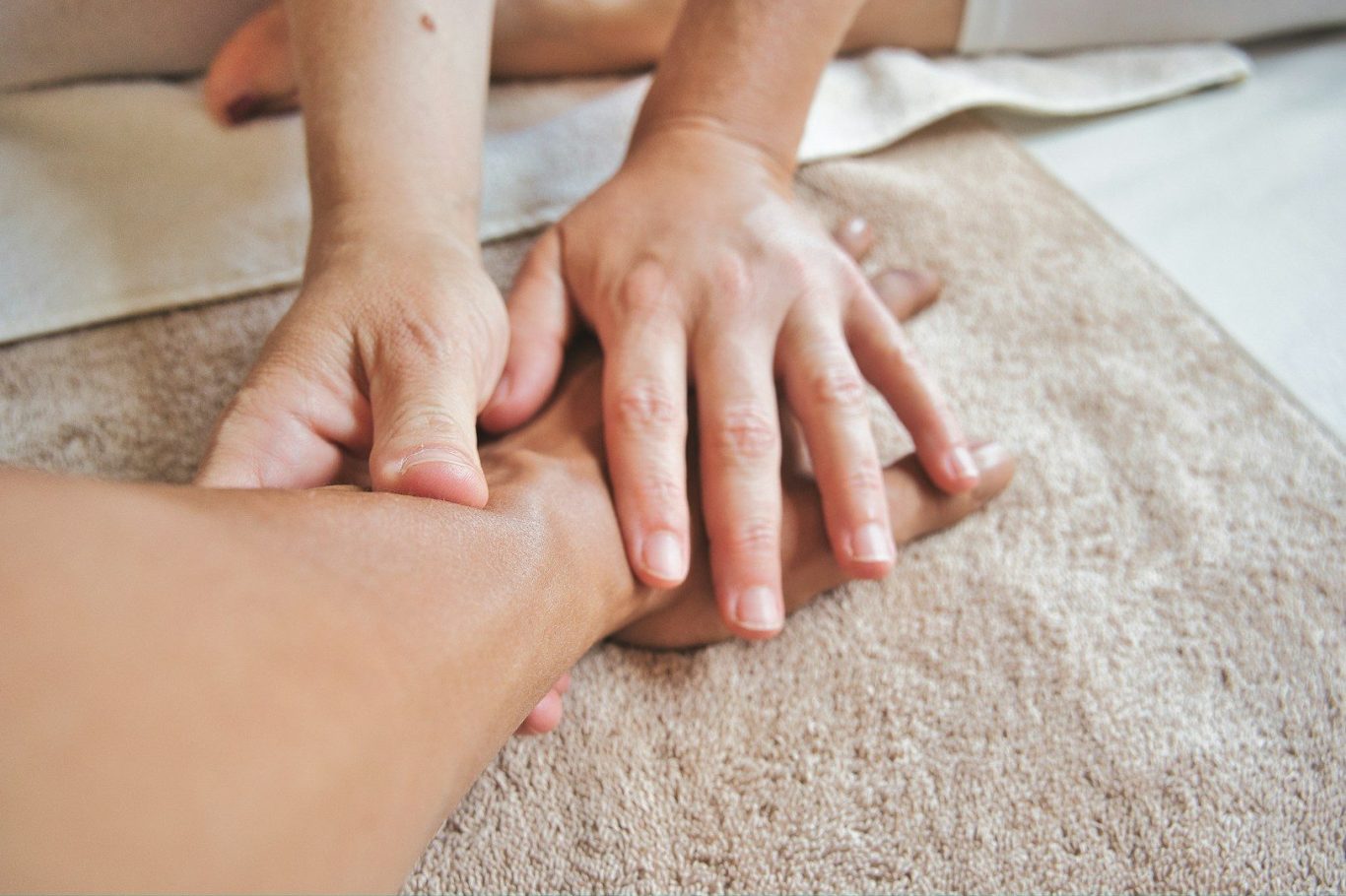 Aromatherapy massage at Mung Mee wellness centre