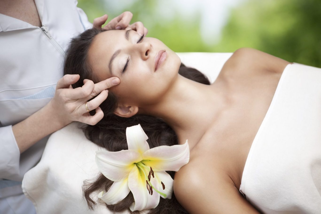 Foot massage and reflexology treatment at Mung Mee