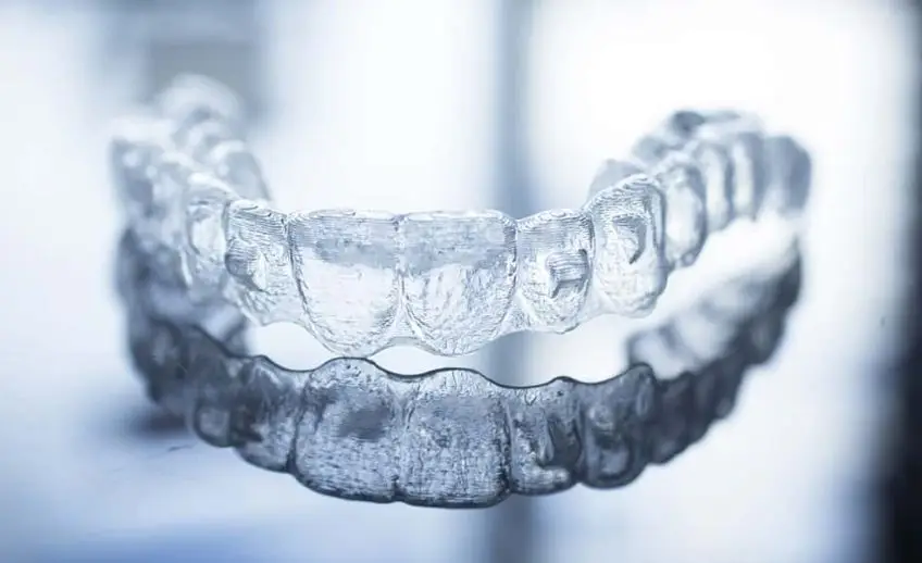 A straighter smile with Invisalign - homepage hero